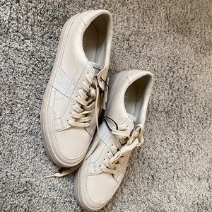 Low top sneakers